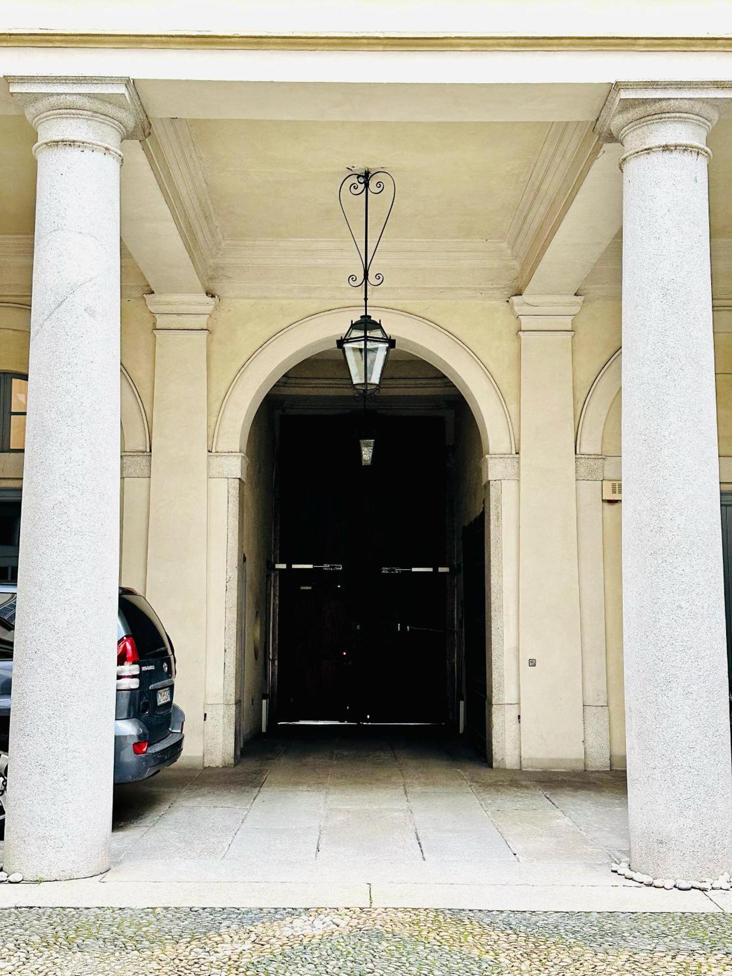 Nerino House, Elegante E Tranquillo Appartamento A 5 Minuti Dal Duomo Milano Esterno foto