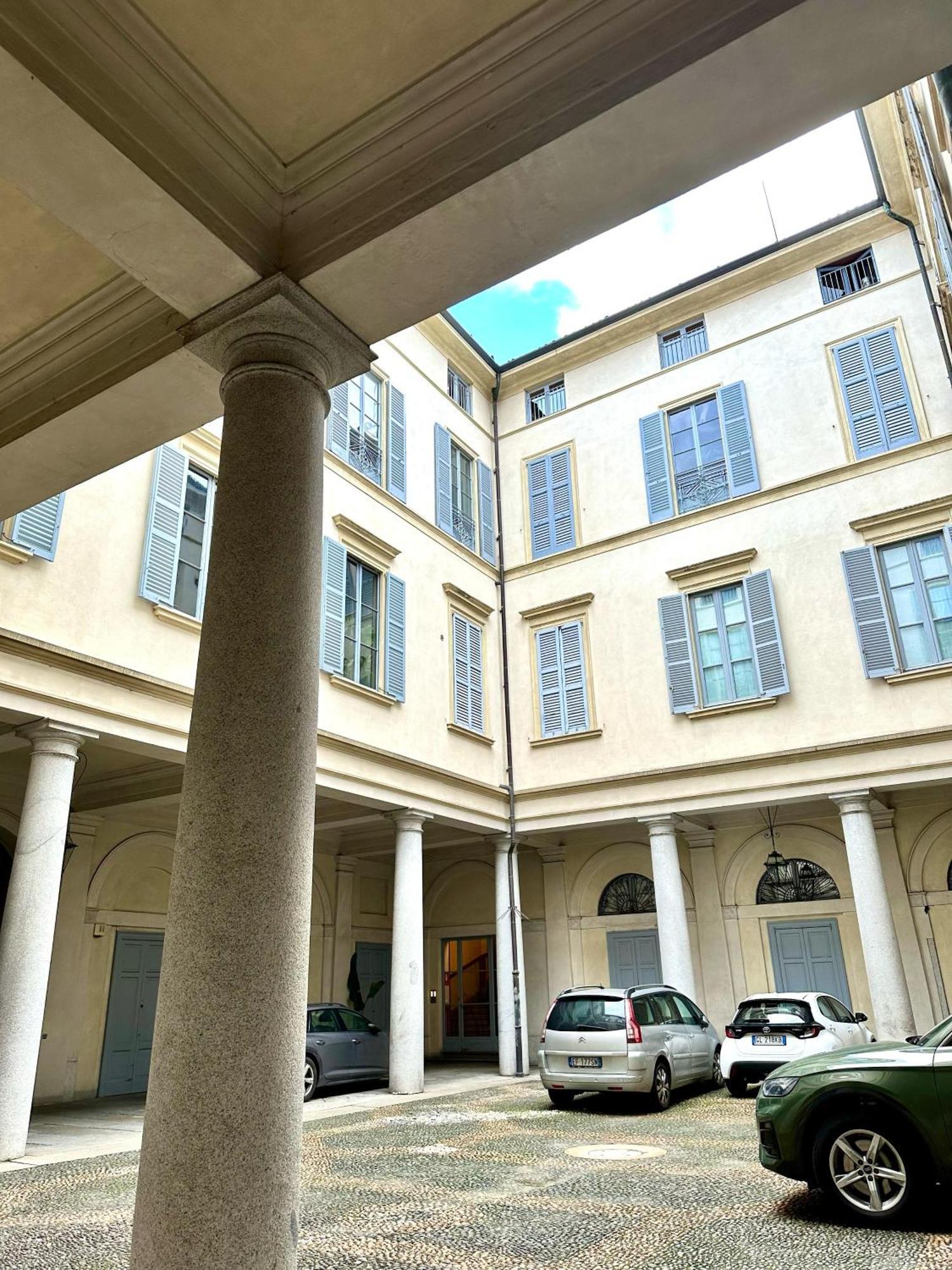 Nerino House, Elegante E Tranquillo Appartamento A 5 Minuti Dal Duomo Milano Esterno foto